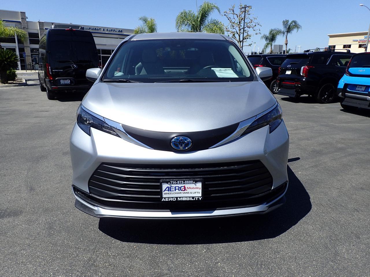 2025 Toyota Sienna LE Anaheim CA