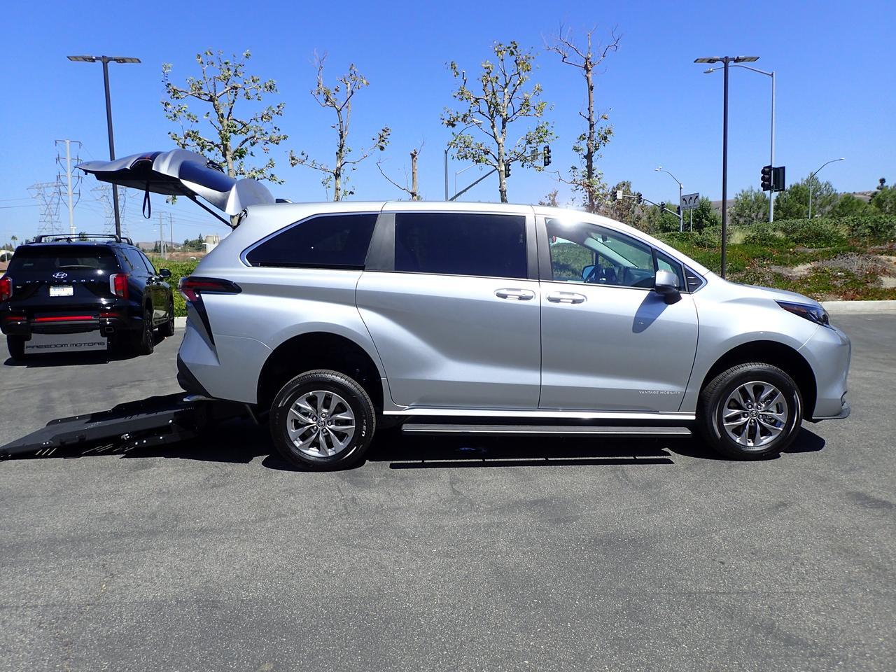 2025 Toyota Sienna LE Anaheim CA