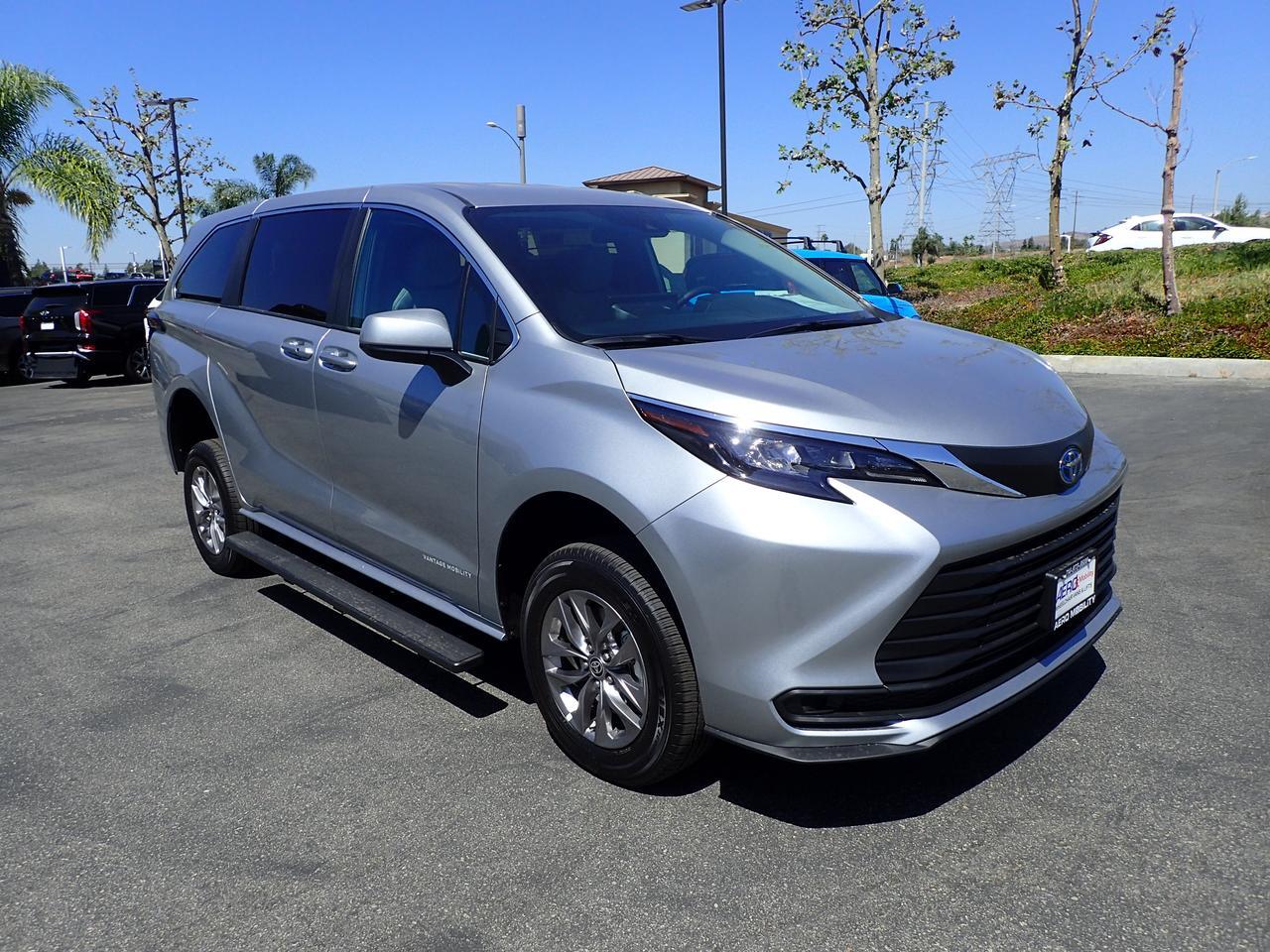 2025 Toyota Sienna LE Anaheim CA