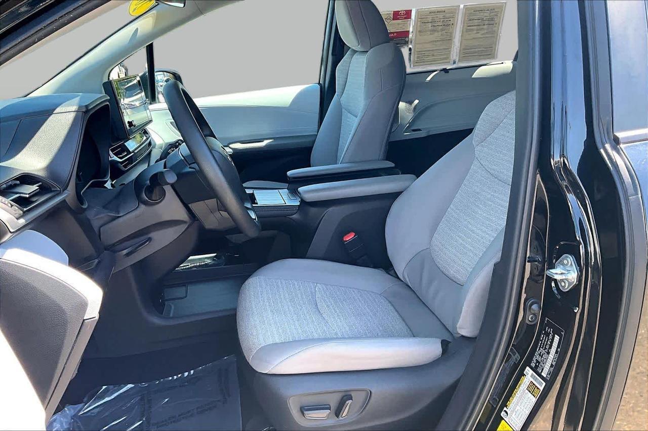 2025 Toyota Sienna LE Folsom CA