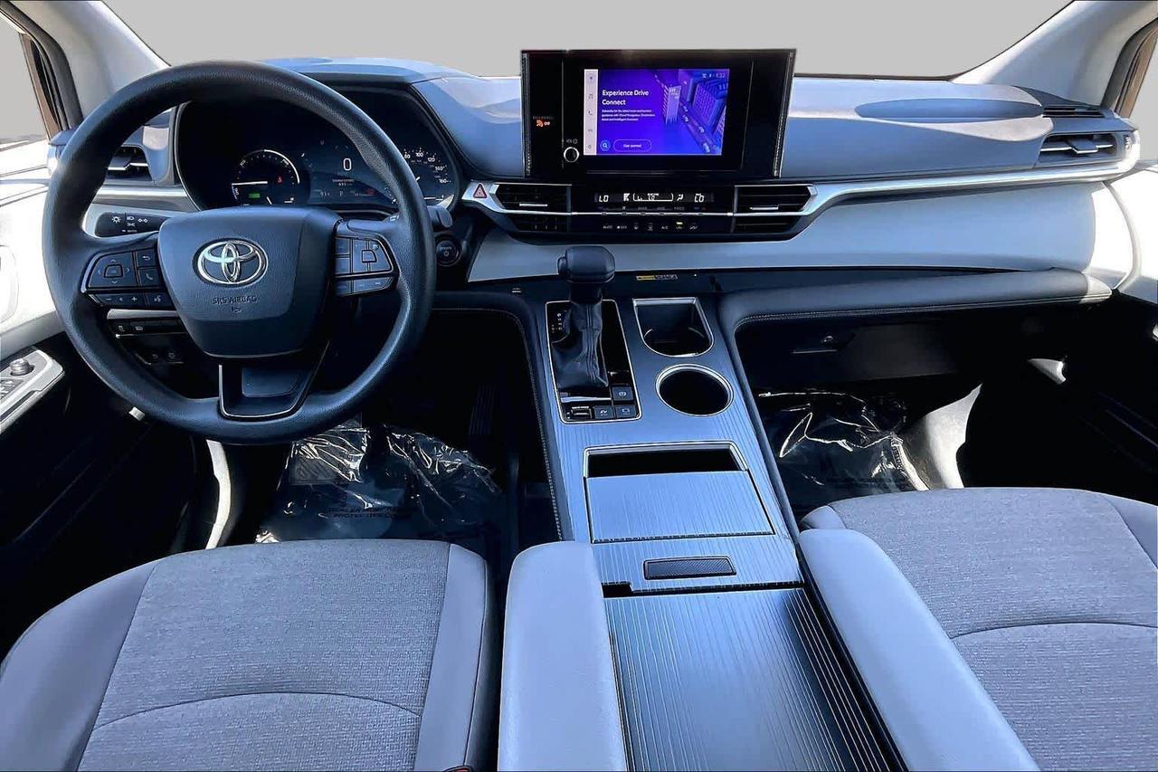 2025 Toyota Sienna LE Folsom CA