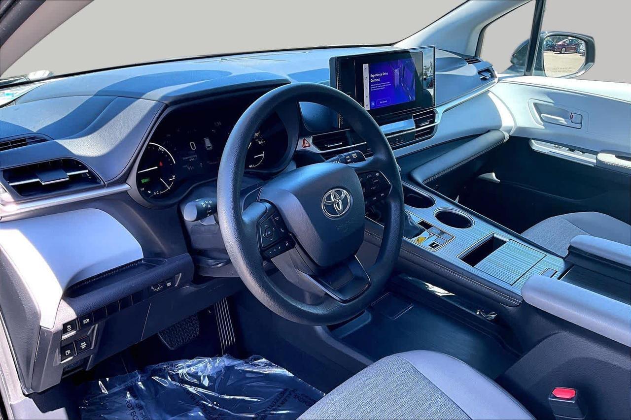 2025 Toyota Sienna LE Folsom CA