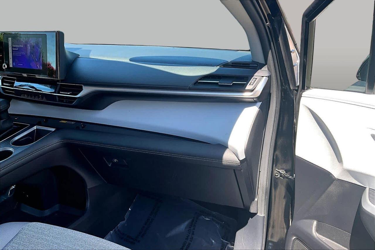 2025 Toyota Sienna LE Folsom CA