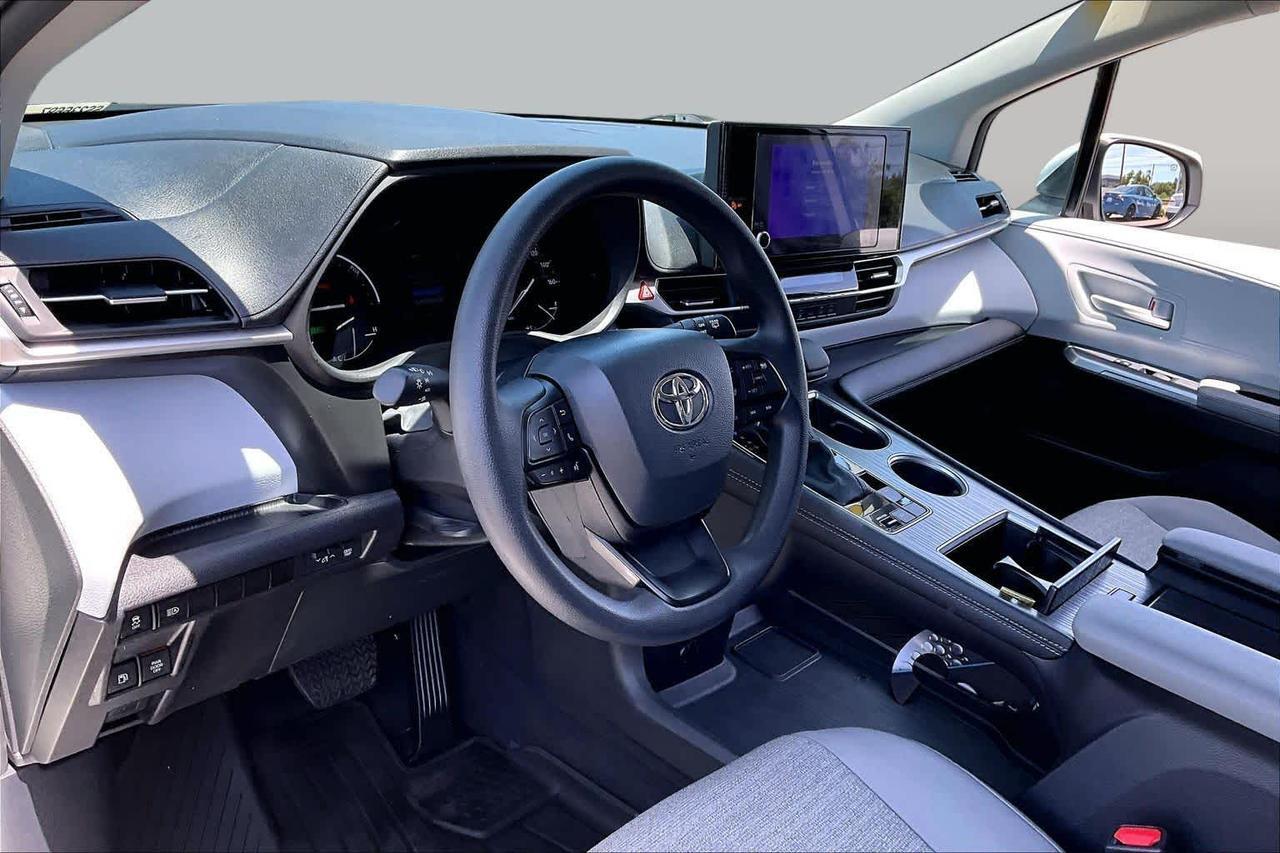 2025 Toyota Sienna LE Folsom CA
