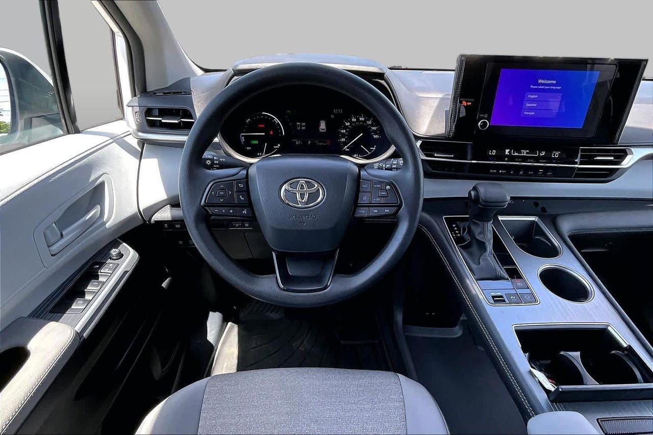 2025 Toyota Sienna LE Folsom CA