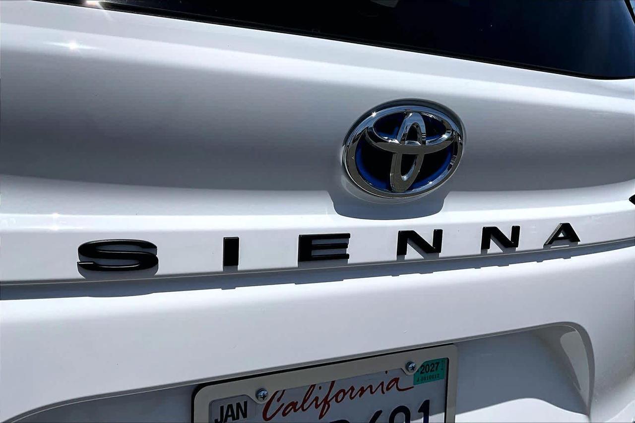 2025 Toyota Sienna LE Folsom CA