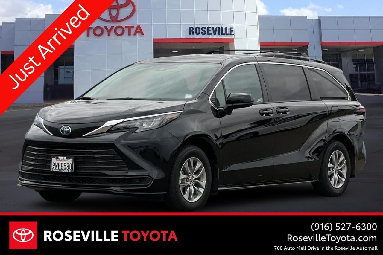 2025 Toyota Sienna LE