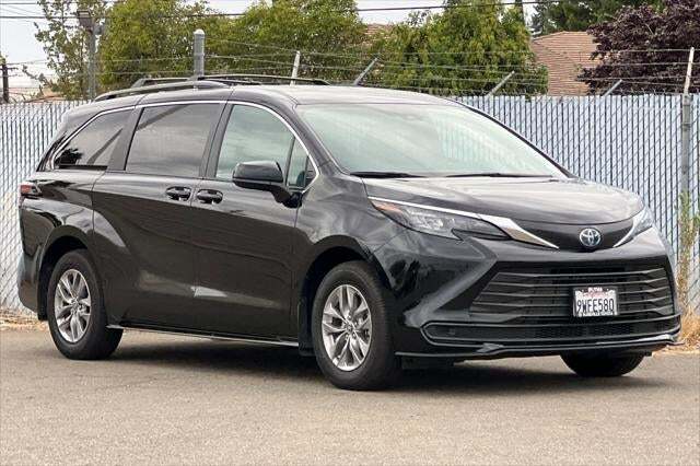 2025 Toyota Sienna LE Roseville CA