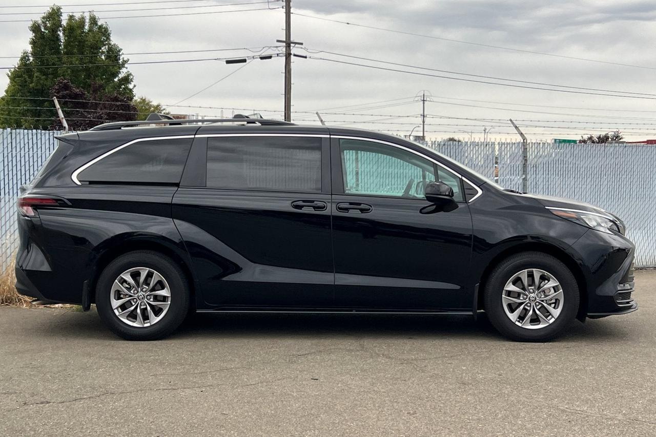 2025 Toyota Sienna LE Roseville CA