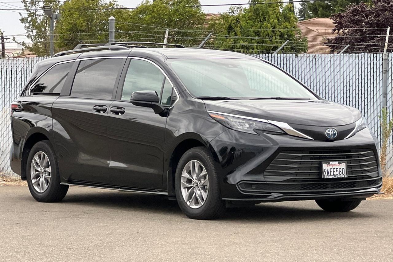 2025 Toyota Sienna LE Roseville CA
