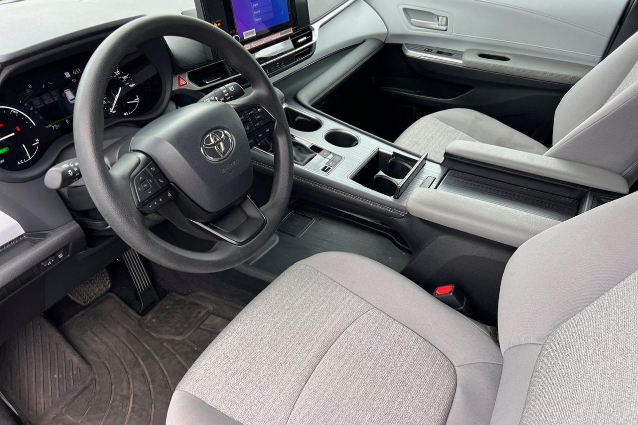 2025 Toyota Sienna LE Roseville CA