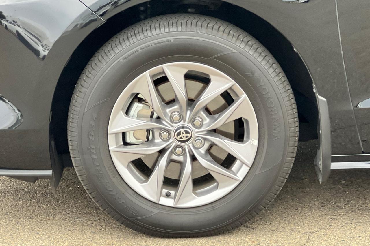 2025 Toyota Sienna LE Roseville CA