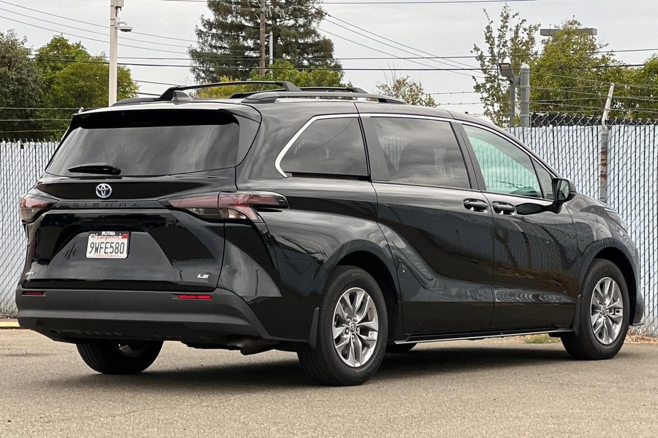 2025 Toyota Sienna LE Roseville CA