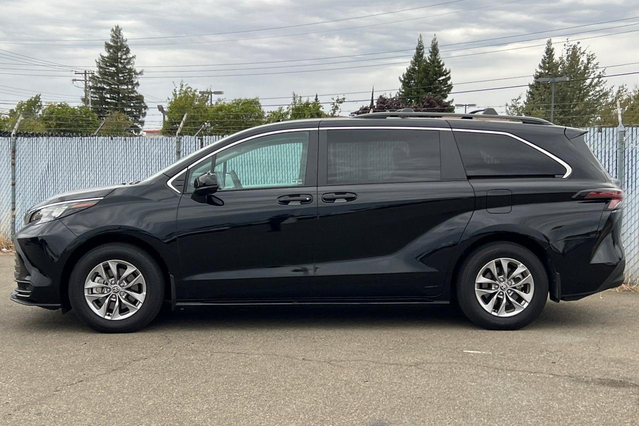 2025 Toyota Sienna LE Roseville CA
