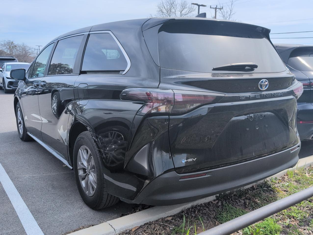 2025 Toyota Sienna LE