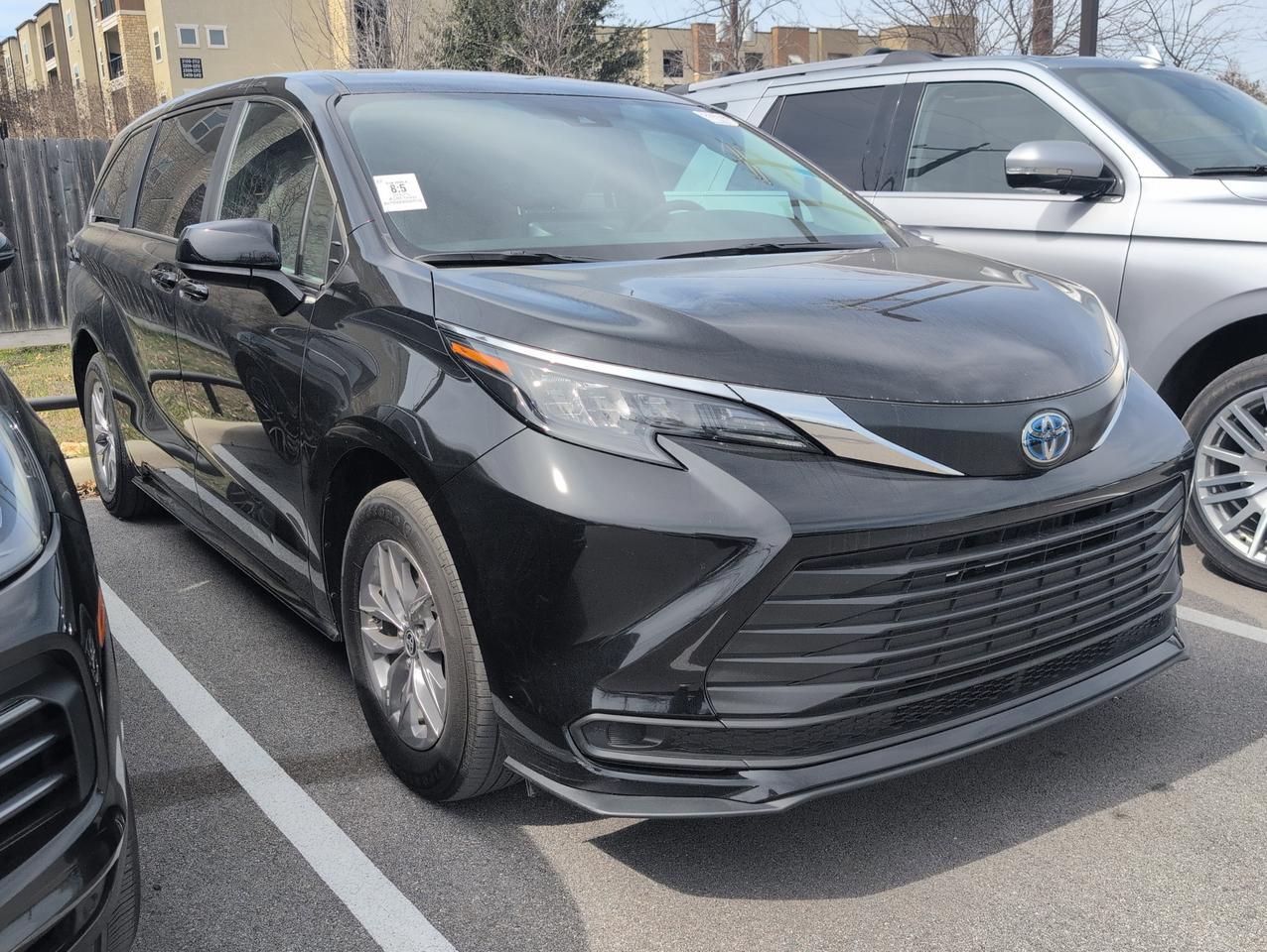 2025 Toyota Sienna LE