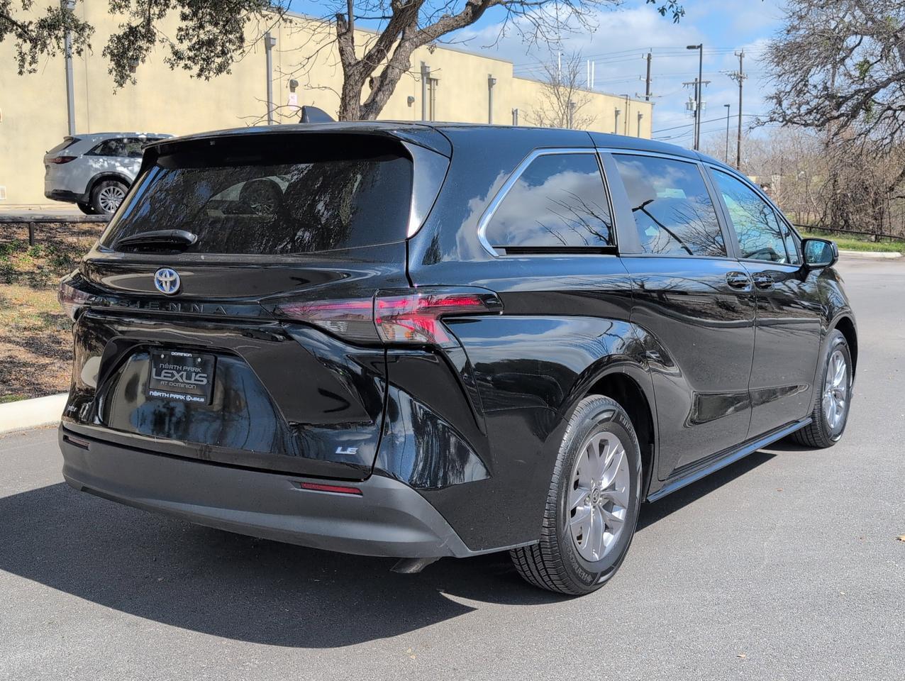 2025 Toyota Sienna LE