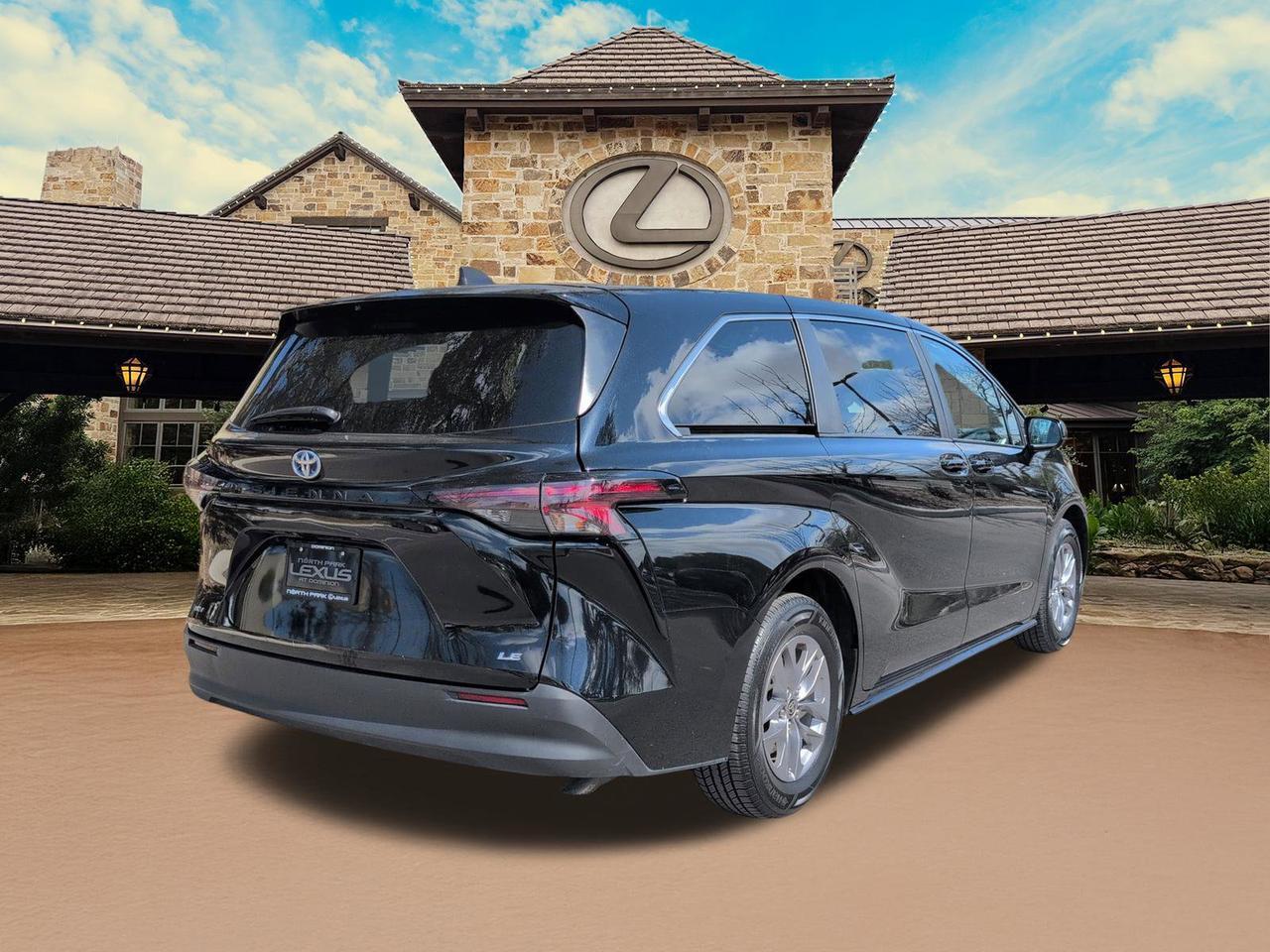 2025 Toyota Sienna LE