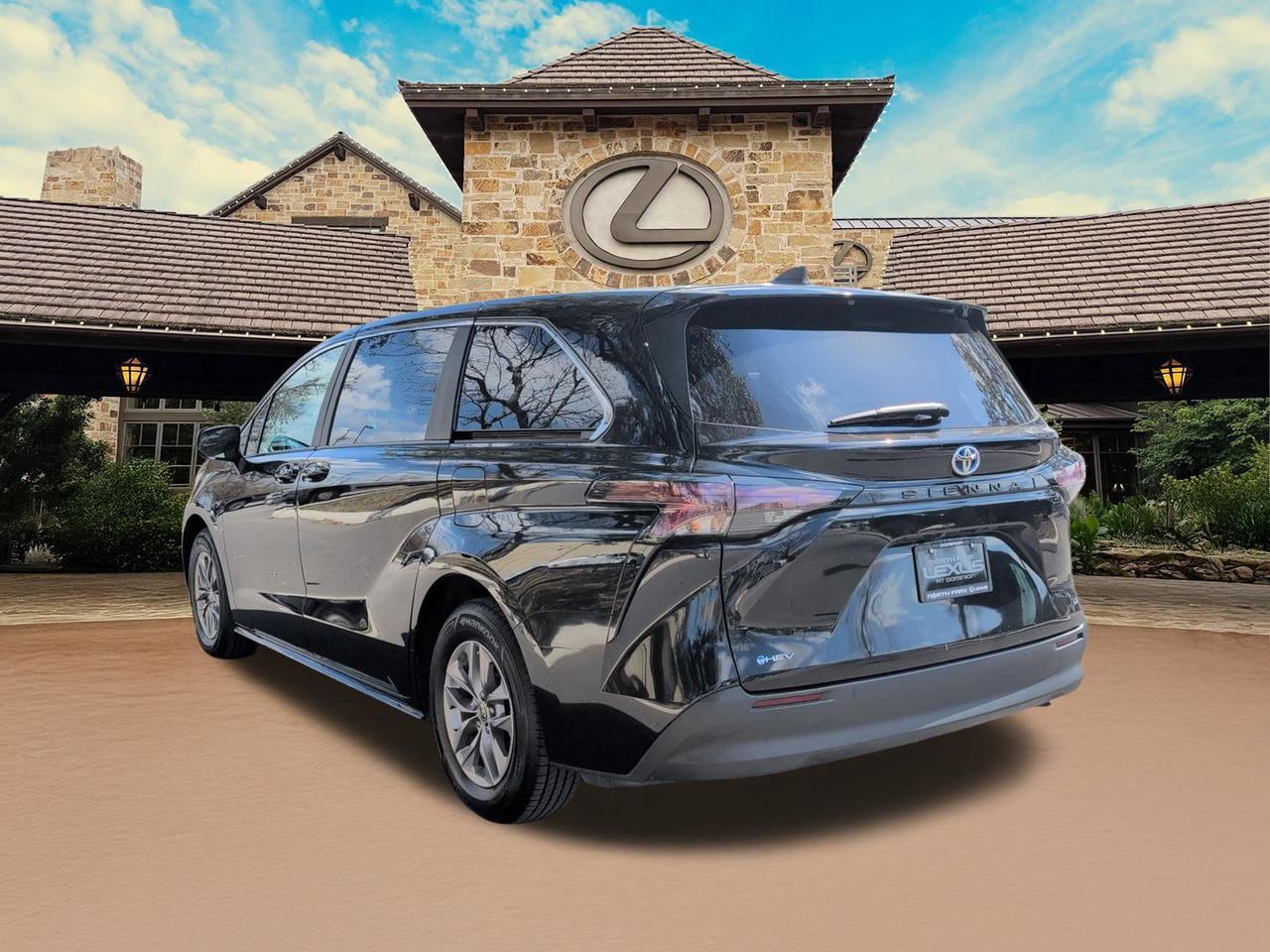 2025 Toyota Sienna LE