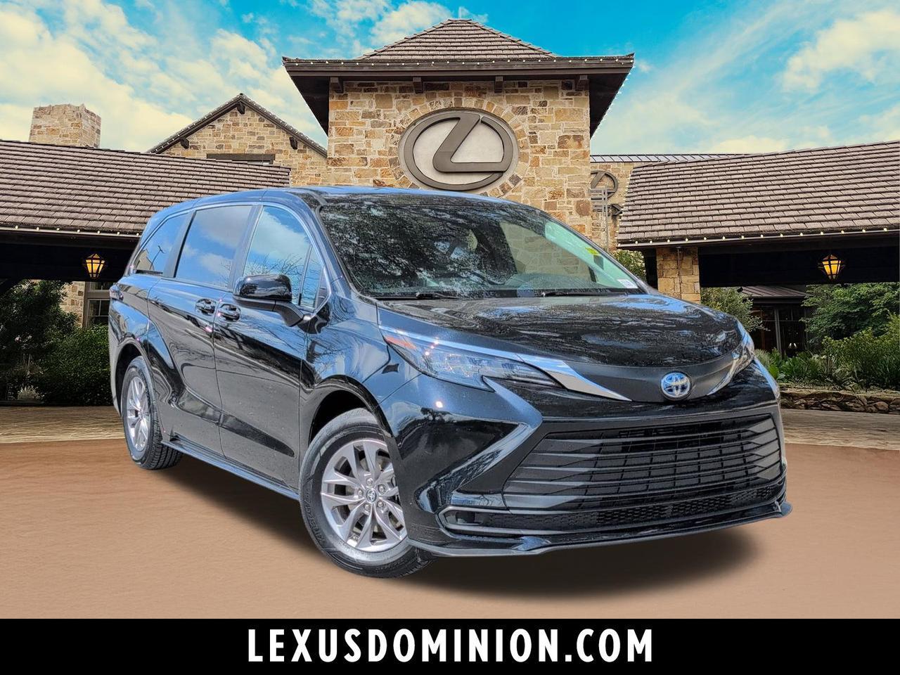 2025 Toyota Sienna LE