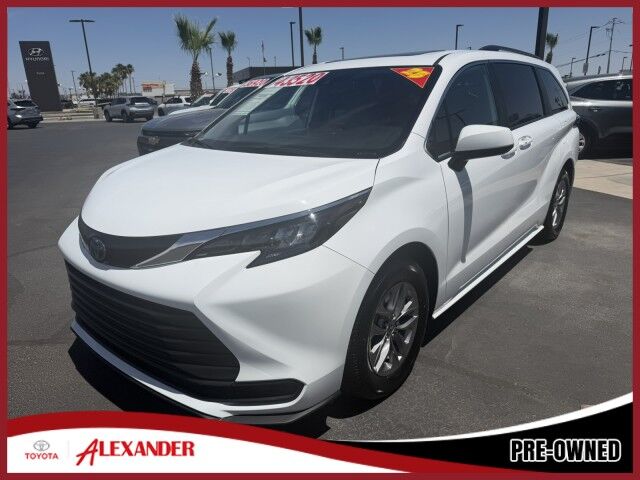 2025 Toyota Sienna LE