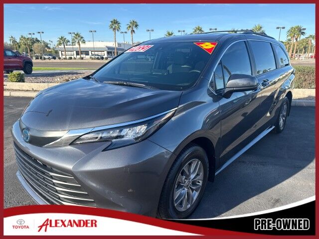 2025 Toyota Sienna LE