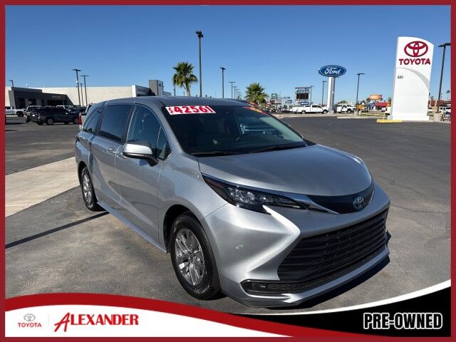 2025 Toyota Sienna LE