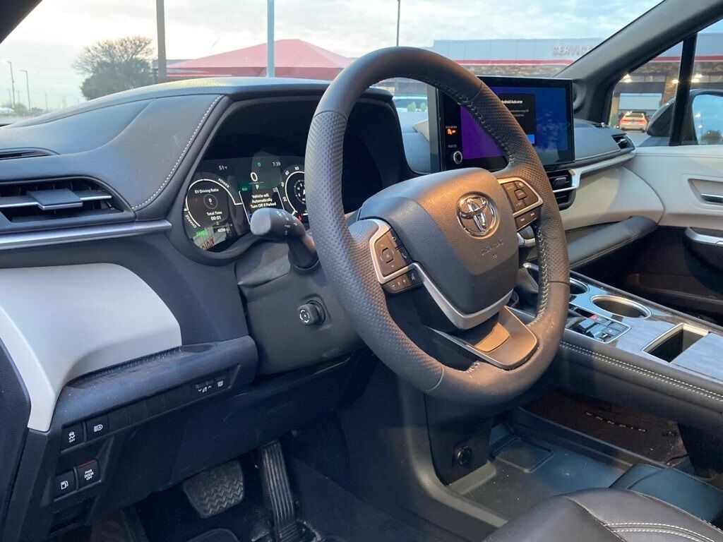 2025 Toyota Sienna Limited San Antonio TX