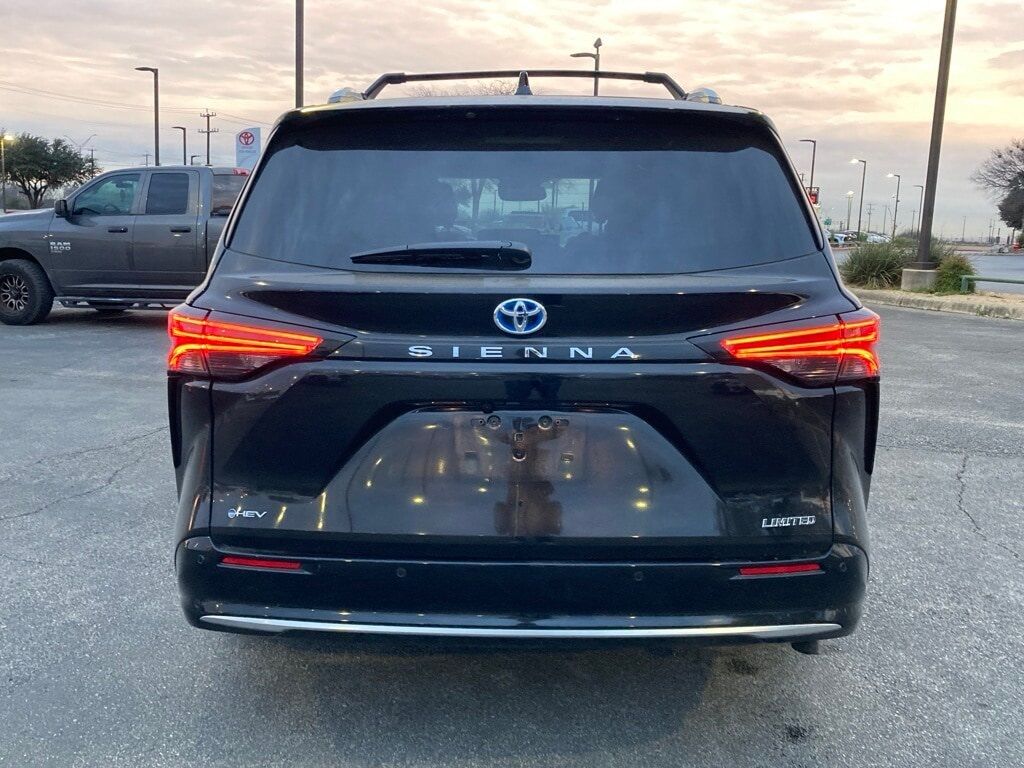 2025 Toyota Sienna Limited San Antonio TX