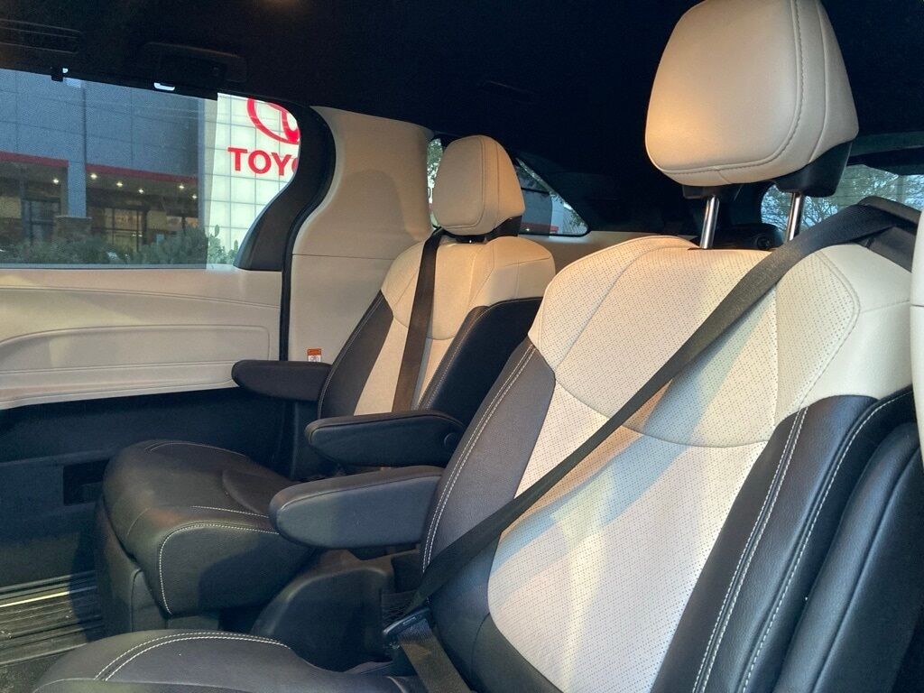 2025 Toyota Sienna Limited San Antonio TX