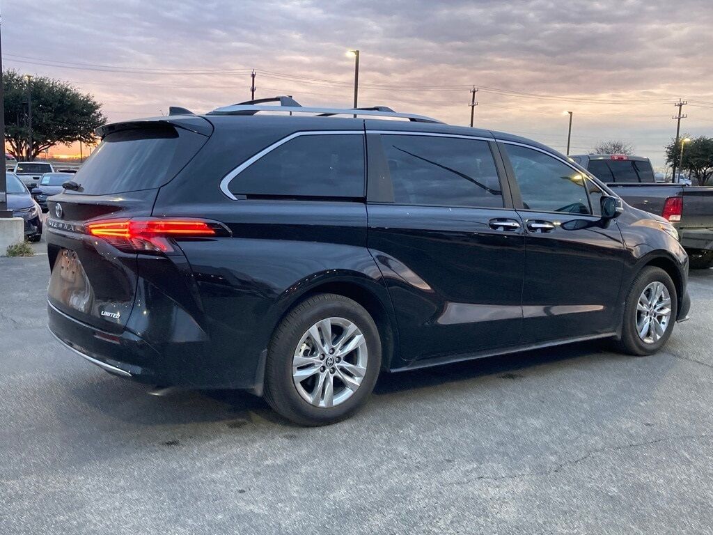 2025 Toyota Sienna Limited San Antonio TX