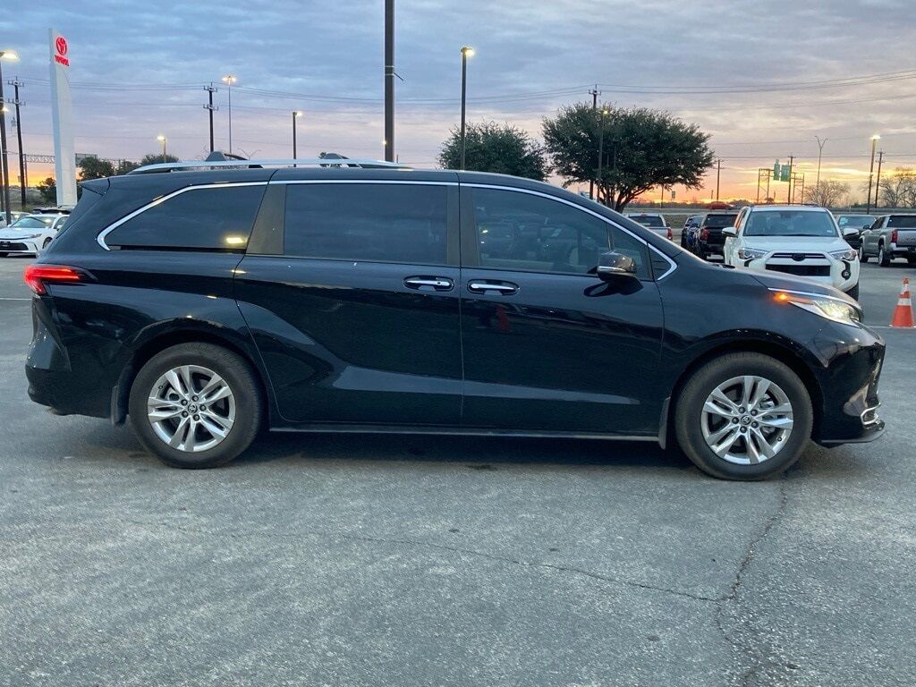 2025 Toyota Sienna Limited San Antonio TX