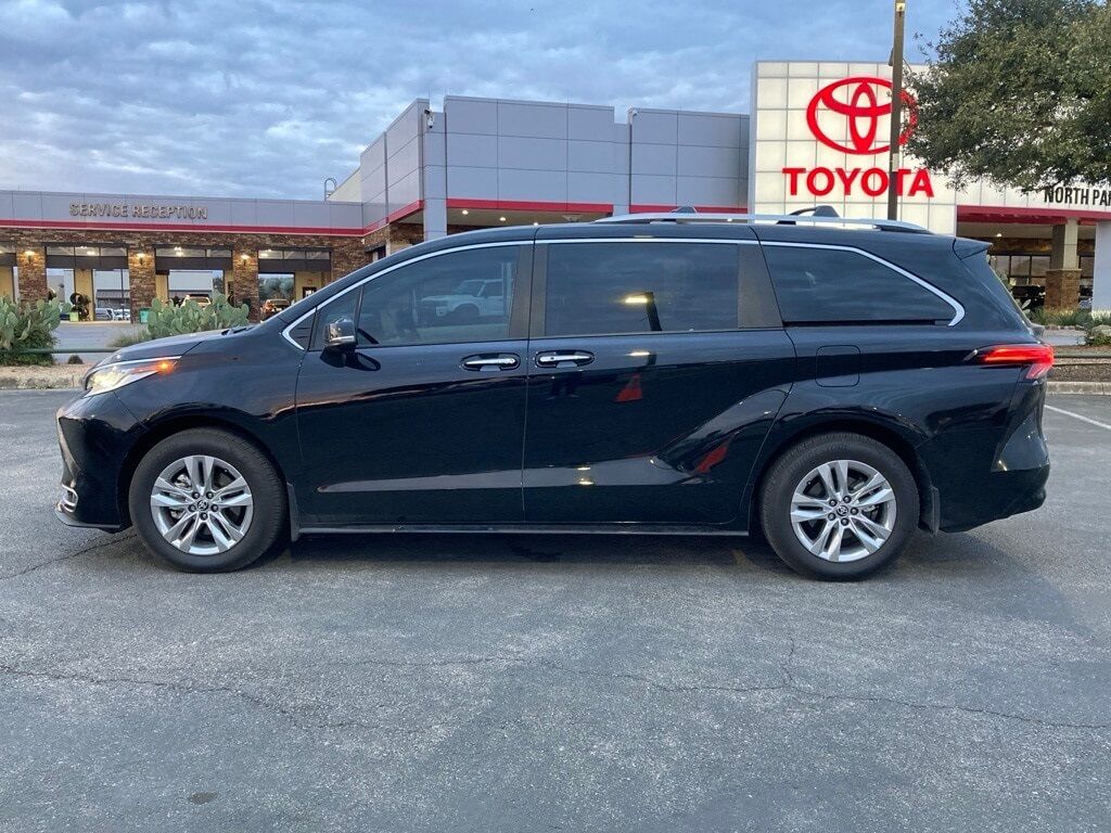 2025 Toyota Sienna Limited San Antonio TX