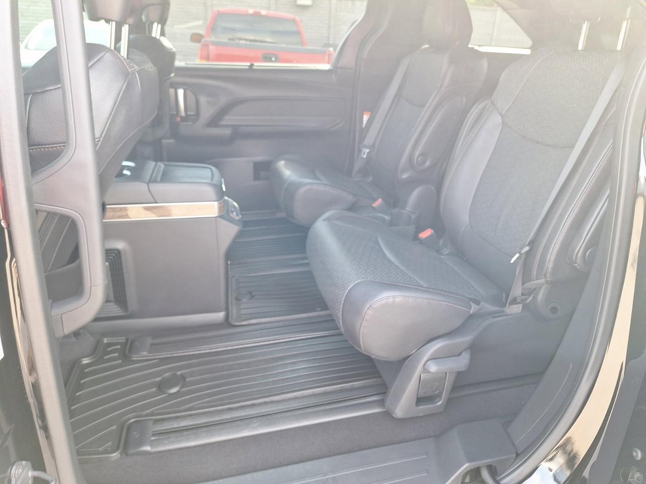 2025 Toyota Sienna Platinum Hurst TX
