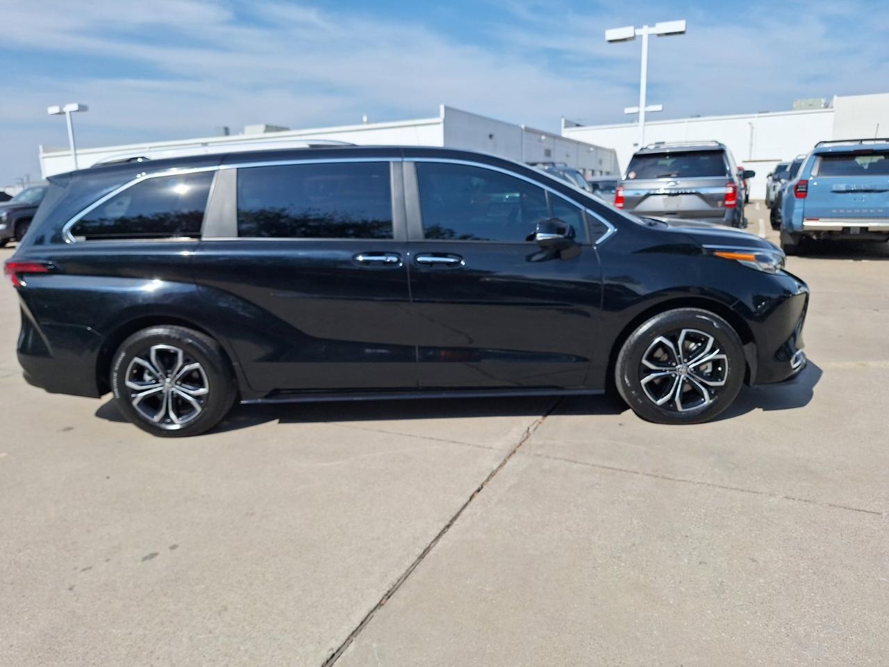 2025 Toyota Sienna Platinum Hurst TX