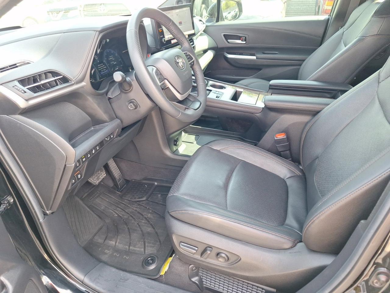 2025 Toyota Sienna Platinum Hurst TX