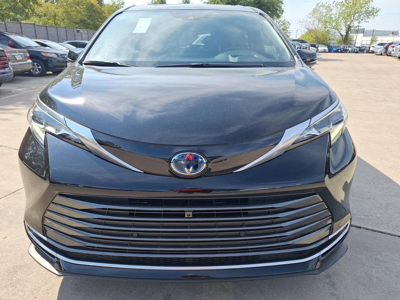 2025 Toyota Sienna Platinum Hurst TX