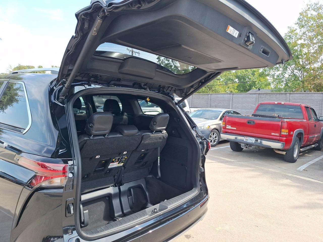 2025 Toyota Sienna Platinum Hurst TX