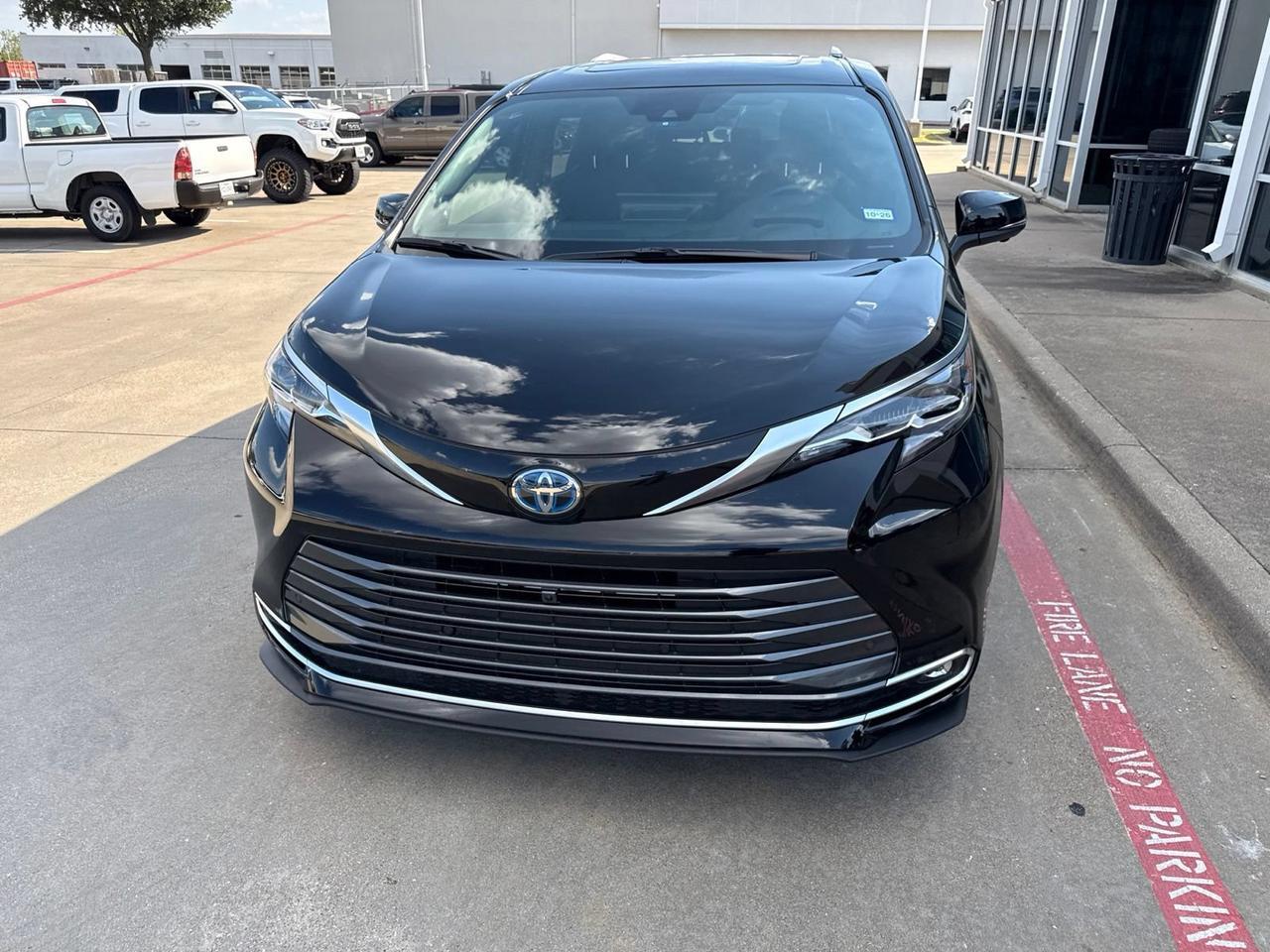 2025 Toyota Sienna Platinum Hurst TX