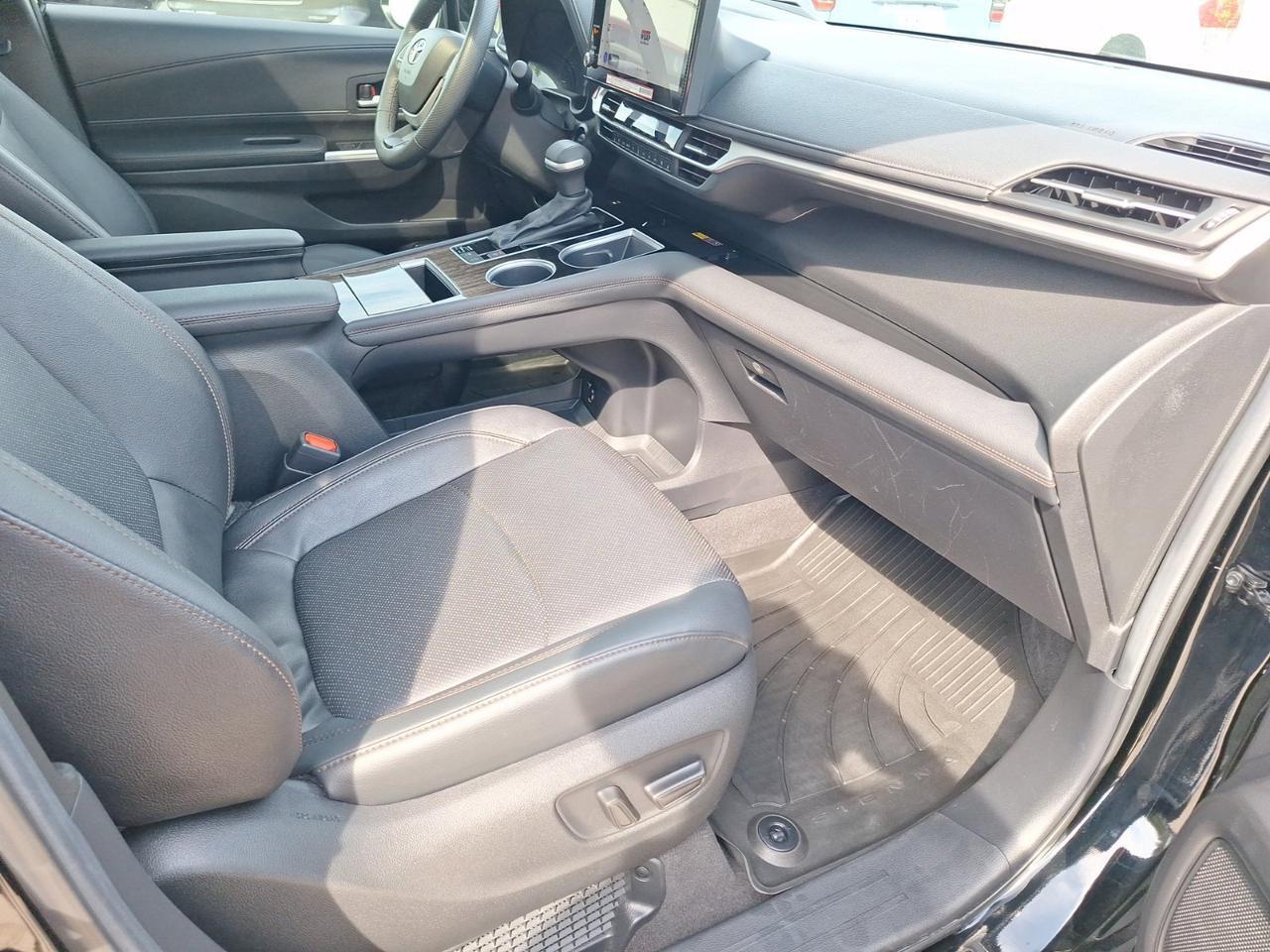 2025 Toyota Sienna Platinum Hurst TX
