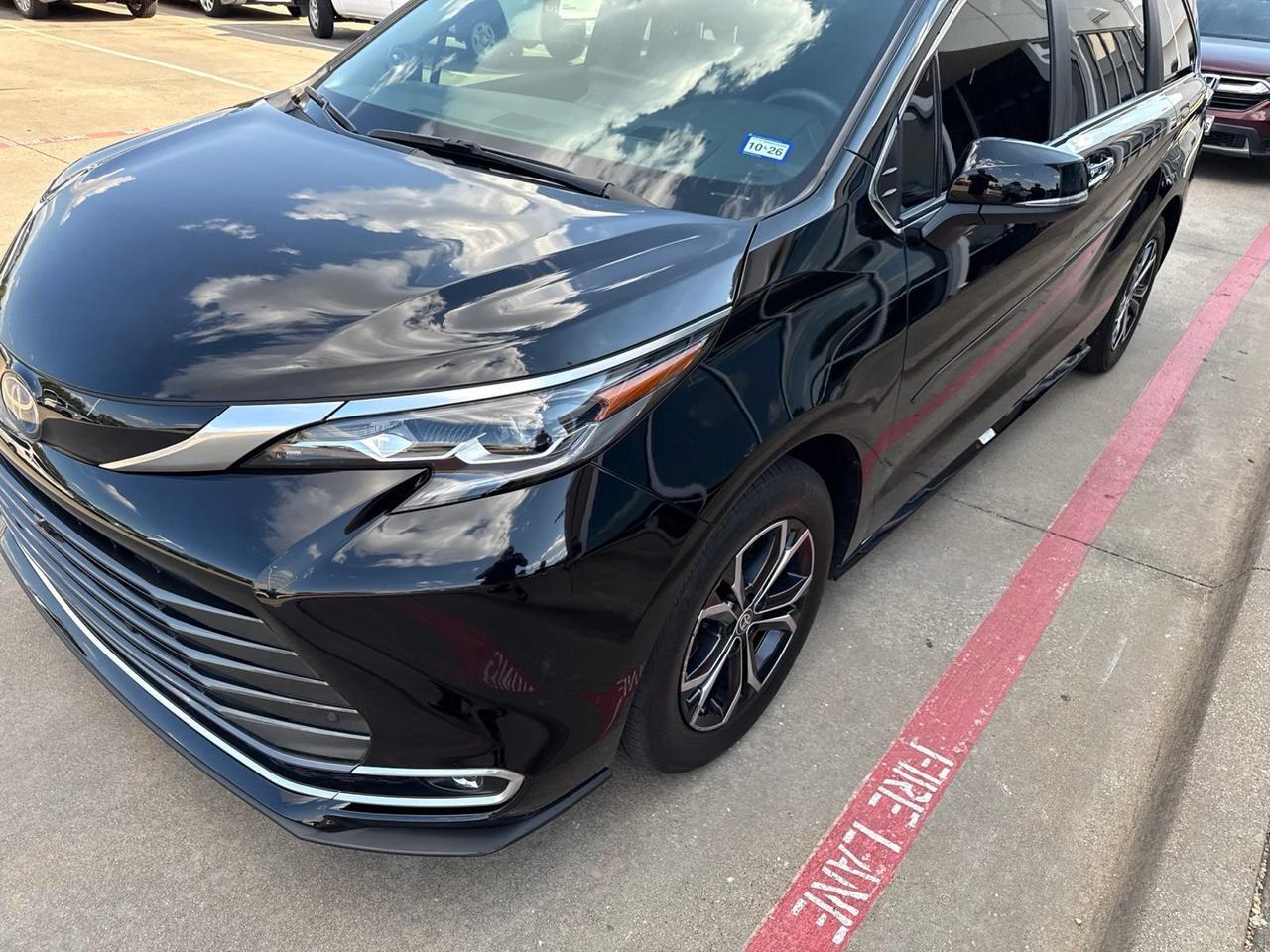 2025 Toyota Sienna Platinum Hurst TX