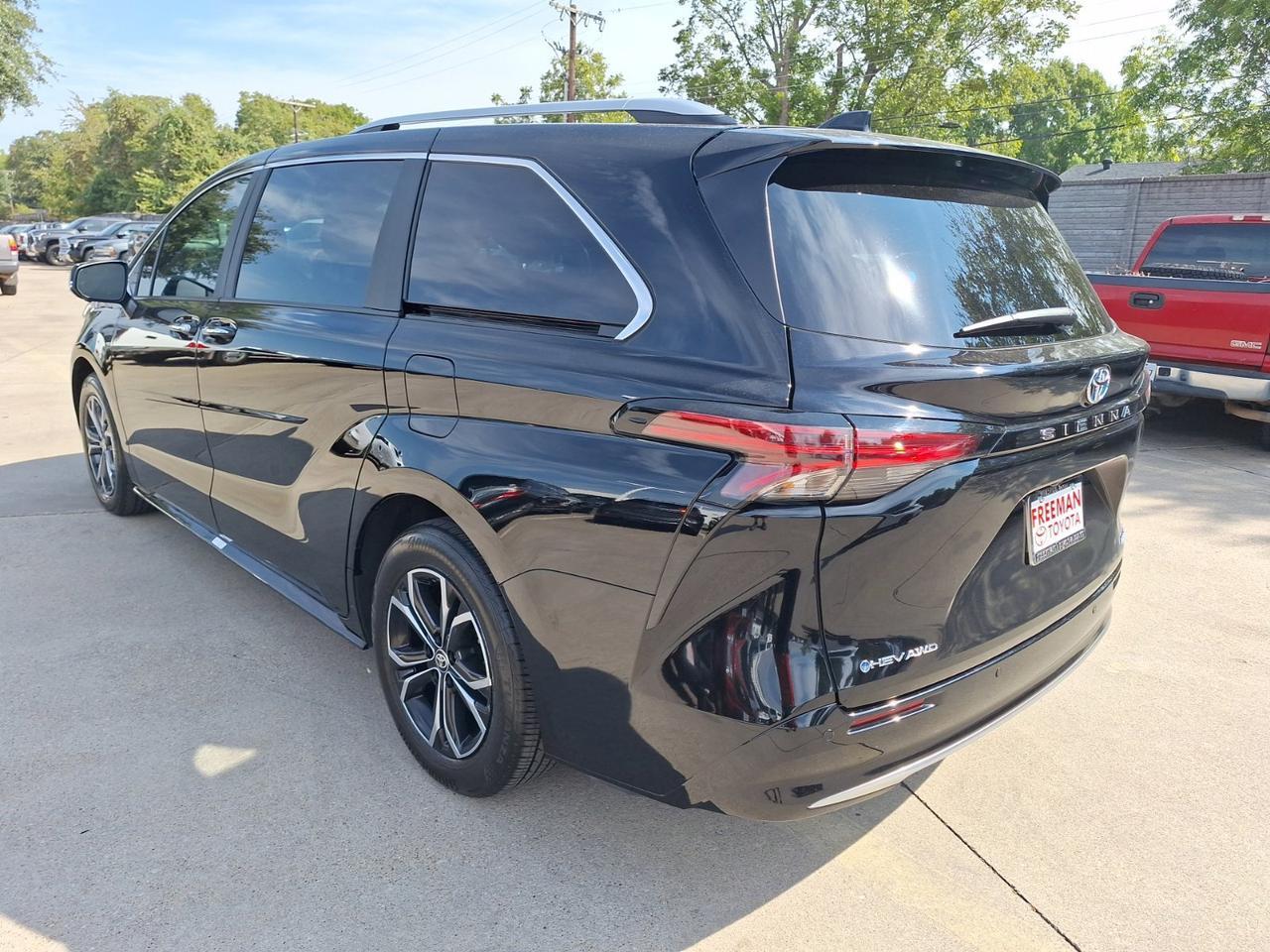 2025 Toyota Sienna Platinum Hurst TX
