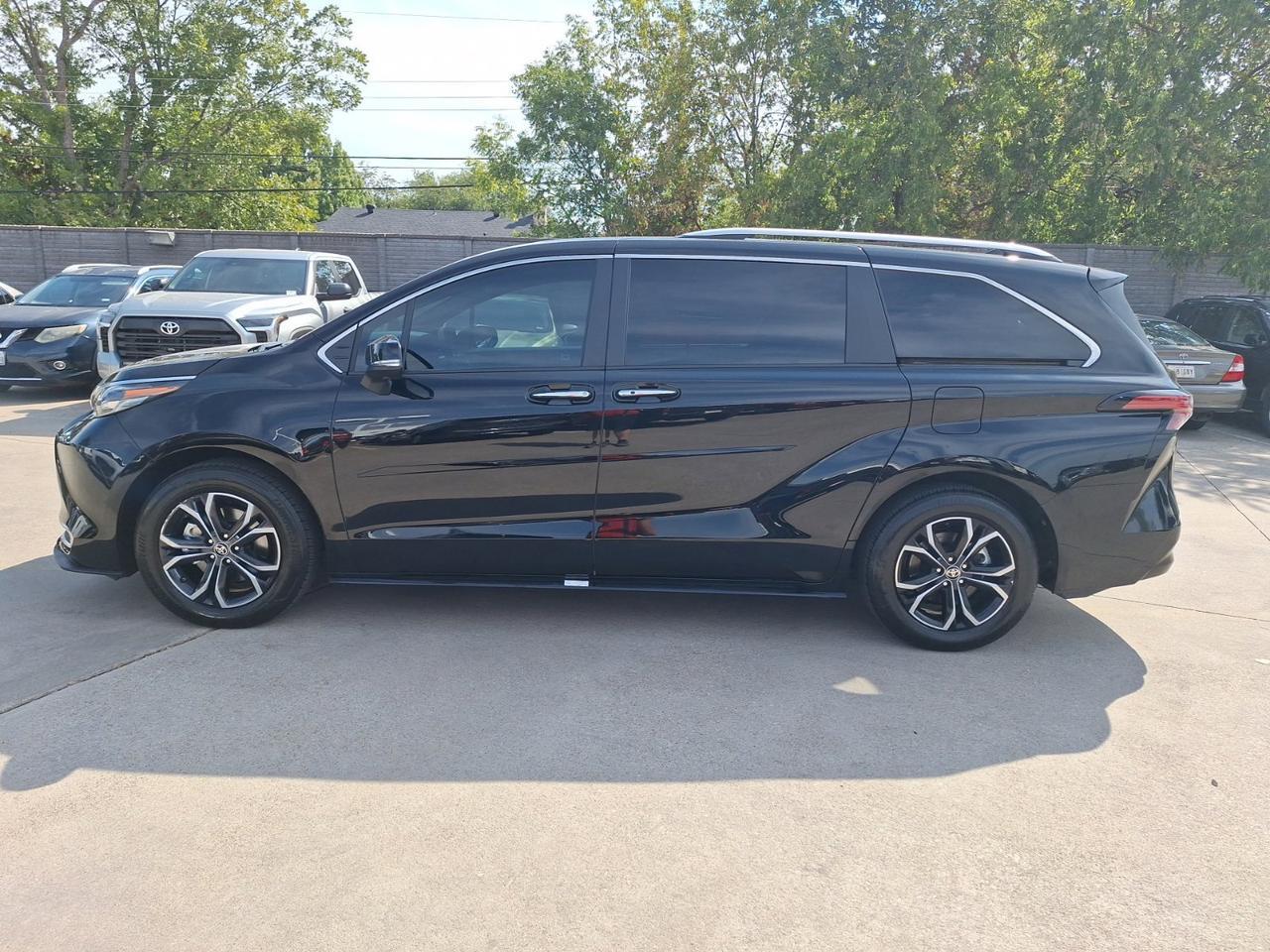 2025 Toyota Sienna Platinum Hurst TX