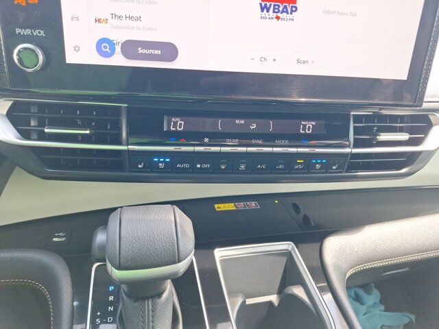 2025 Toyota Sienna Platinum Hurst TX