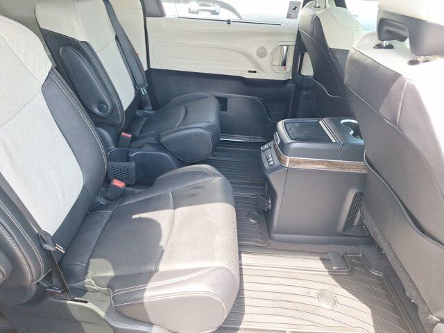 2025 Toyota Sienna Platinum Hurst TX