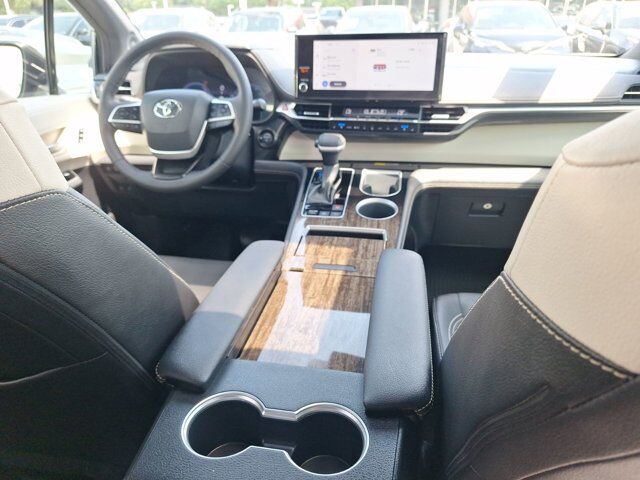 2025 Toyota Sienna Platinum Hurst TX
