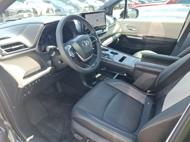 2025 Toyota Sienna Platinum Hurst TX