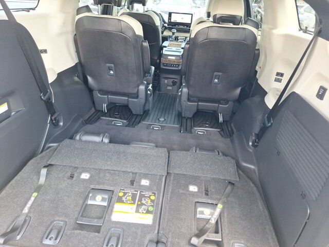 2025 Toyota Sienna Platinum Hurst TX