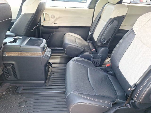 2025 Toyota Sienna Platinum Hurst TX