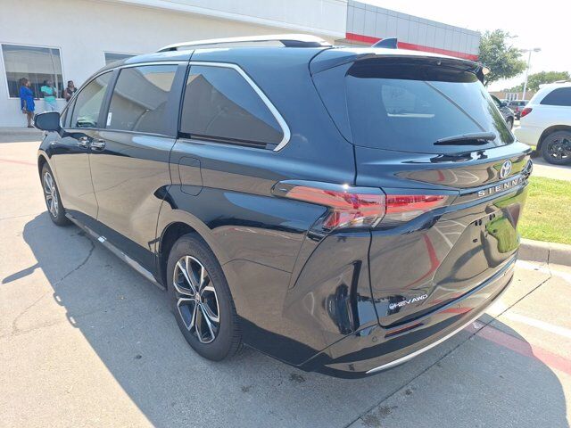 2025 Toyota Sienna Platinum Hurst TX